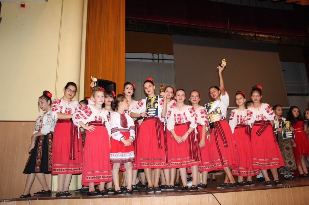 Ansamblul „Trandafir de Perișoru”